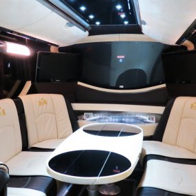 203_maker_luxury_bus